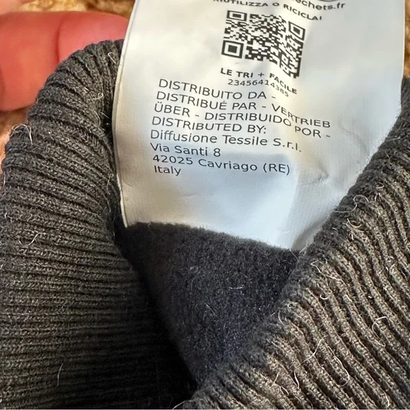 Intrend by Max Mara Plush Effect Mittens Size: OS New Fall / Winter Color: Camel - Picture 7 of 10